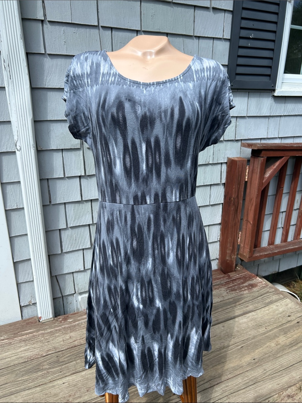 Athleta Gray Patterned Short-Sleeve Scoop Neck stretch dress size medium